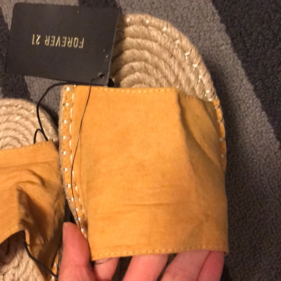 NWT Espadrilles Slipper - Picture 5 of 6